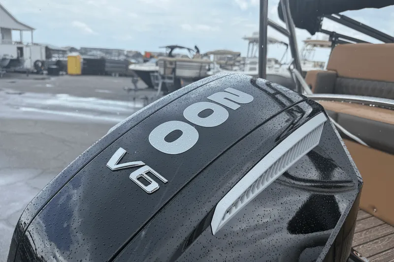 Slide: The Image of Harris Cruiser 230 2026 - 8