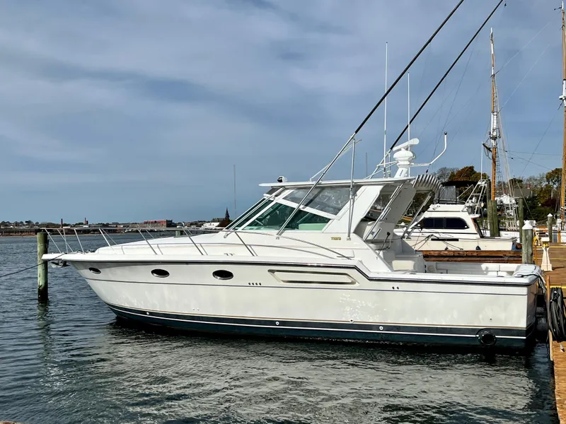 Slide: The Image of Tiara 3700 Open 2000 - 1