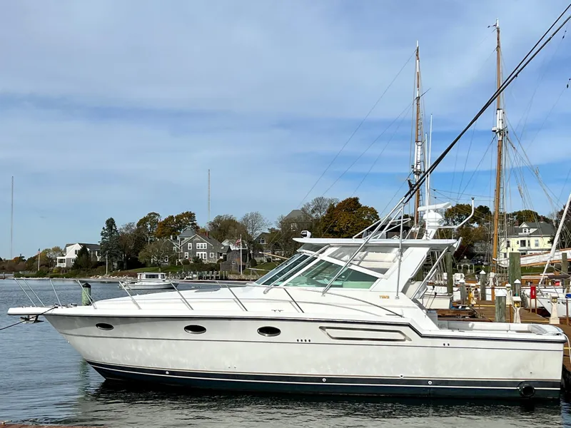 The Image of Tiara 3700 Open 2000 - 0