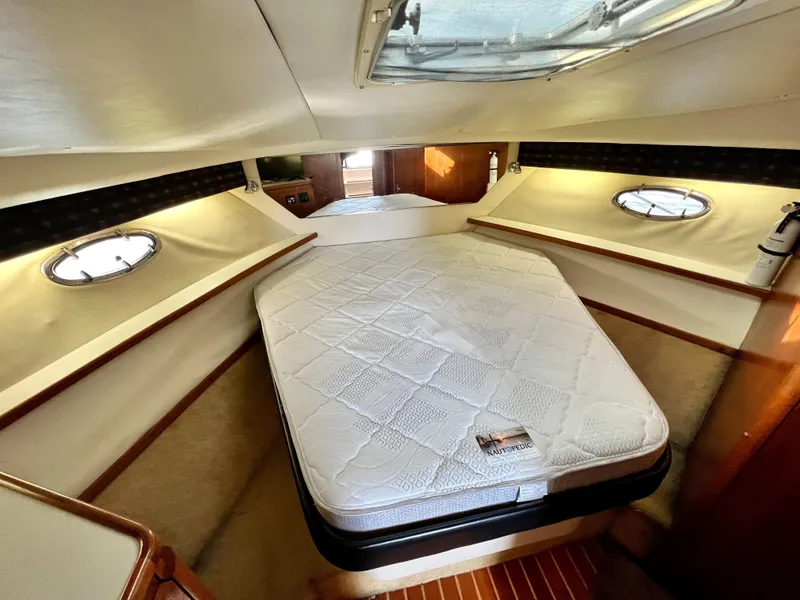 Slide: The Image of Tiara 3700 Open 2000 - 31