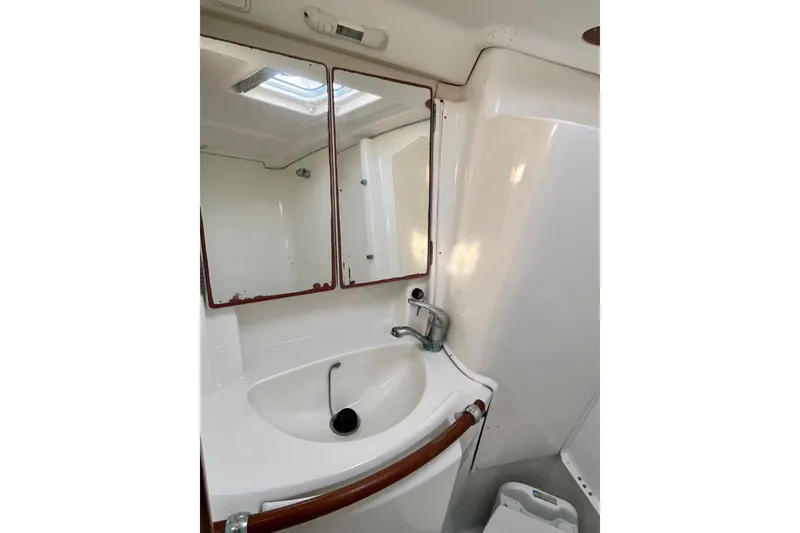 Slide: The Image of Beneteau Oceanis Clipper 423 2005 - 25