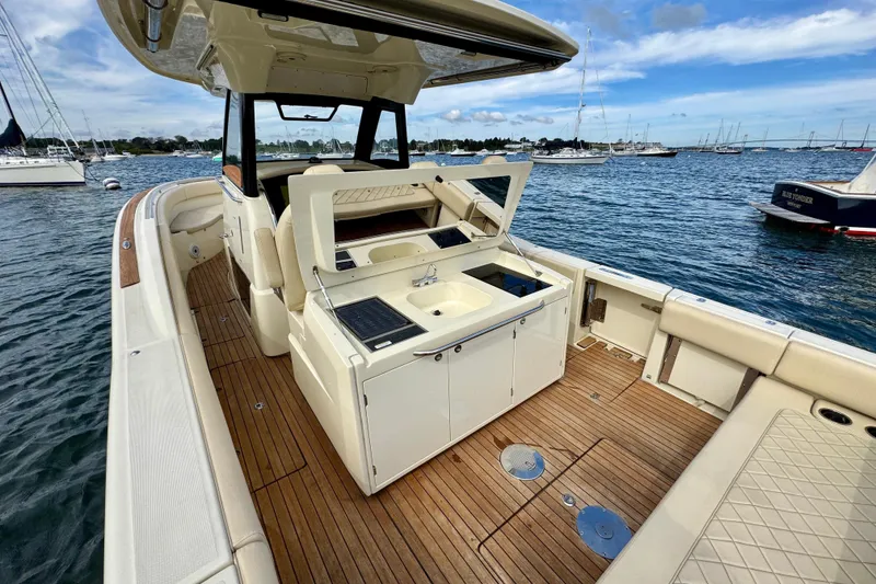 Slide: The Image of Chris-Craft Catalina 34 2019 - 10