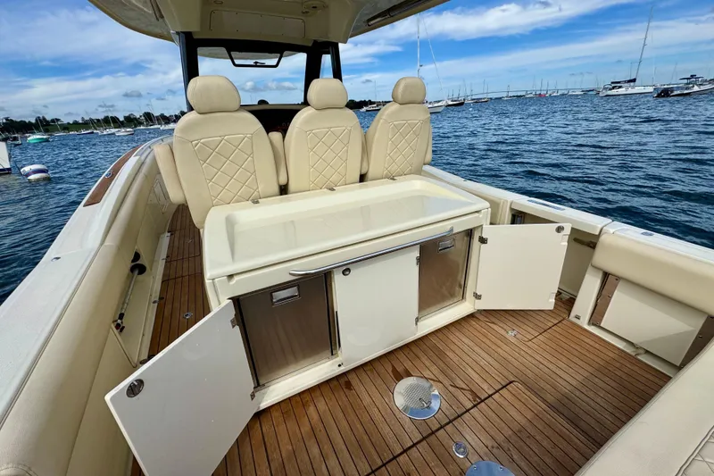 Slide: The Image of Chris-Craft Catalina 34 2019 - 12