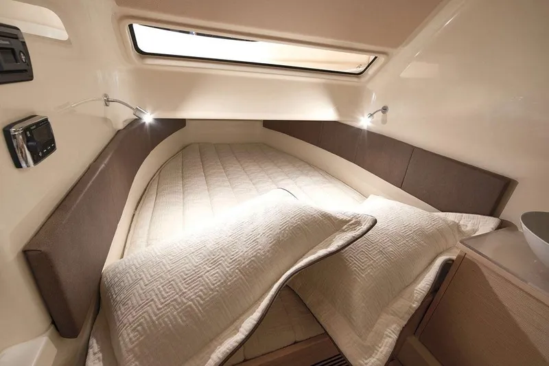 Slide: The Image of Chris-Craft Catalina 34 2019 - 17