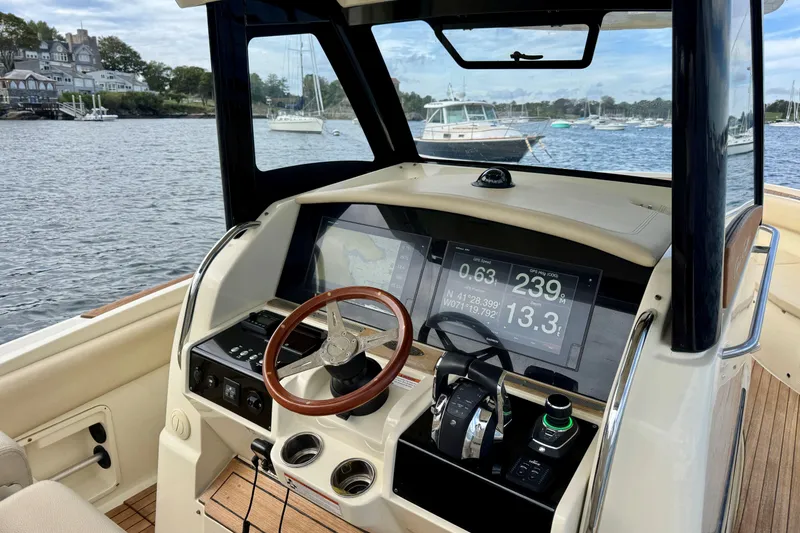 Slide: The Image of Chris-Craft Catalina 34 2019 - 7
