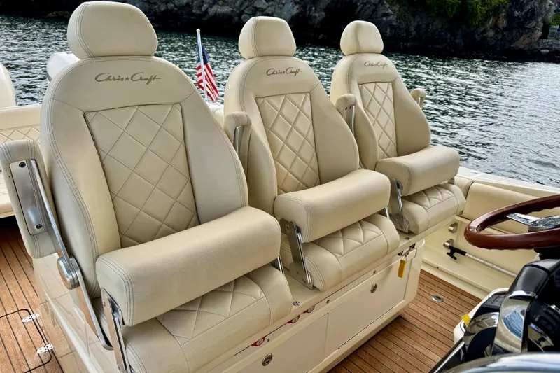 Slide: The Image of Chris-Craft Catalina 34 2019 - 9