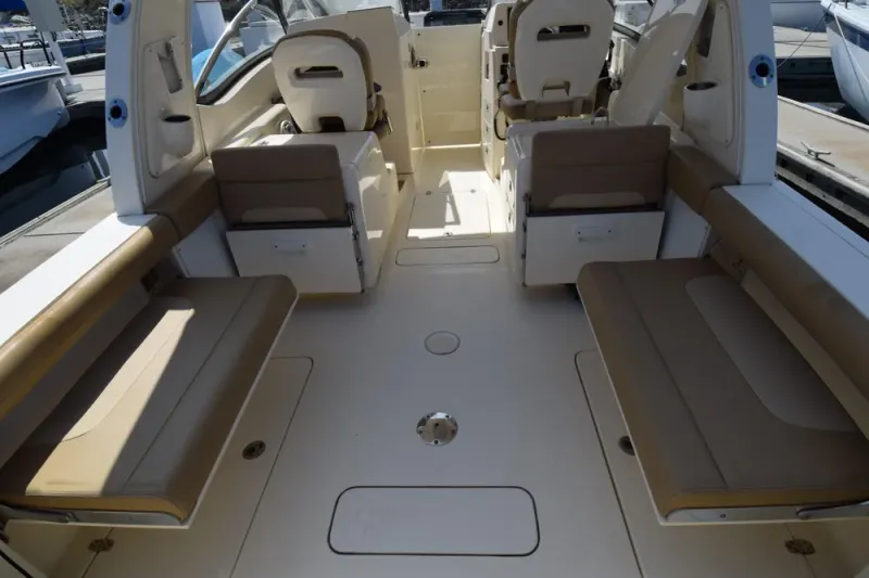 Slide: The Image of Scout 275 Dorado 2017 - 10