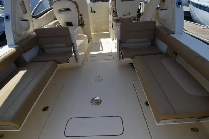 Slide: The Image of Scout 275 Dorado 2017 - 6