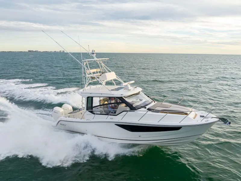 The Image of Boston Whaler 365 Conquest 2027 - 0