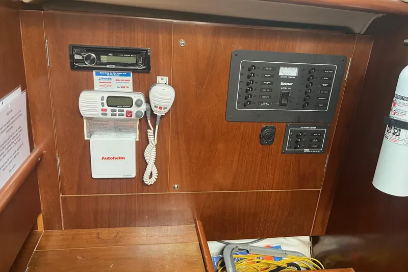Slide: The Image of Beneteau Oceanis 381 1999 - 5