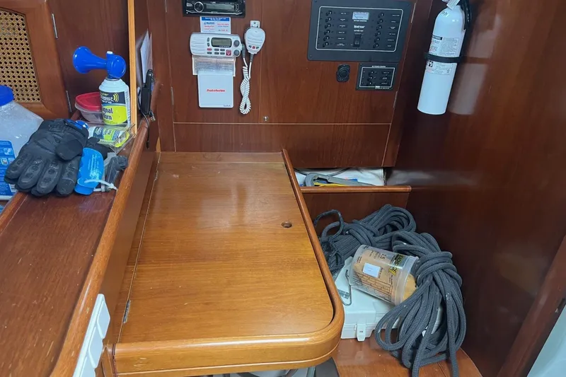 Slide: The Image of Beneteau Oceanis 381 1999 - 9