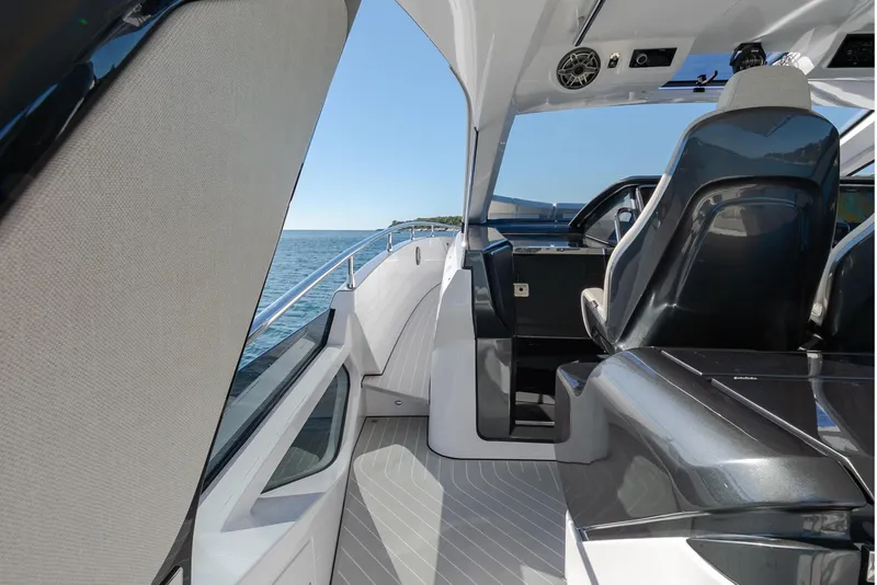 Slide: The Image of Azimut Verve 47 2023 - 15