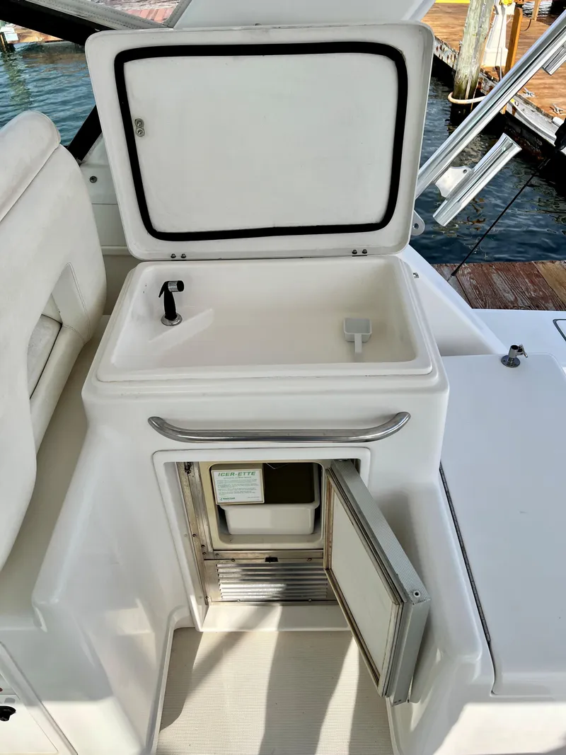 Slide: The Image of Tiara 3700 Open 2000 - 21