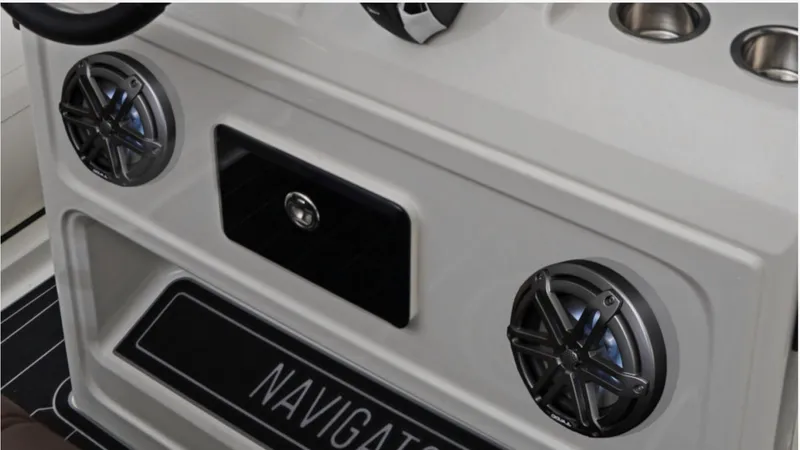 Slide: The Image of Brig Navigator 24 2027 - 10