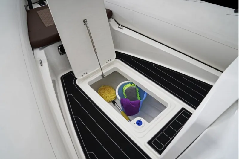Slide: The Image of Brig Navigator 24 2027 - 4