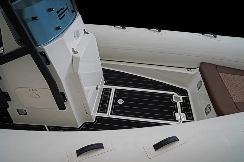 Slide: The Image of Brig Navigator 24 2027 - 5