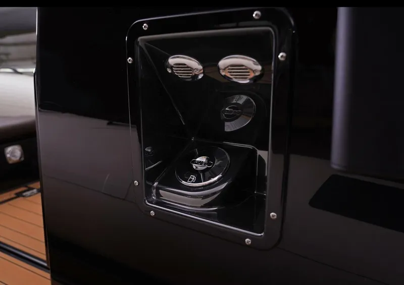 Slide: The Image of Brig Navigator 22 2027 - 5