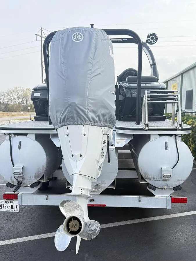 Slide: The Image of Veranda V One Tritoon 2022 - 1