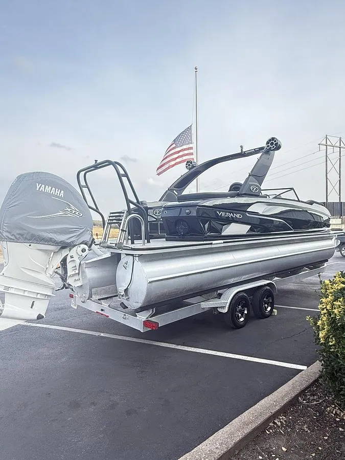 Slide: The Image of Veranda V One Tritoon 2022 - 7