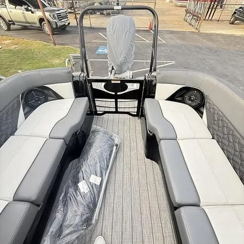 Slide: The Image of Veranda V One Tritoon 2022 - 14