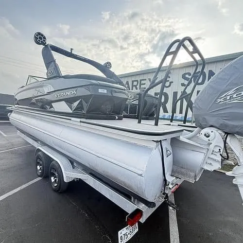 Slide: The Image of Veranda V One Tritoon 2022 - 15