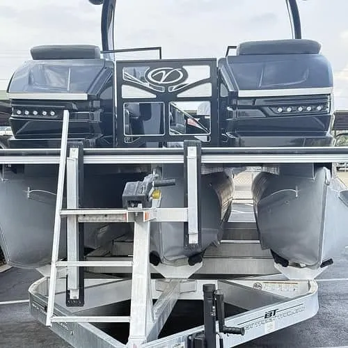 Slide: The Image of Veranda V One Tritoon 2022 - 21