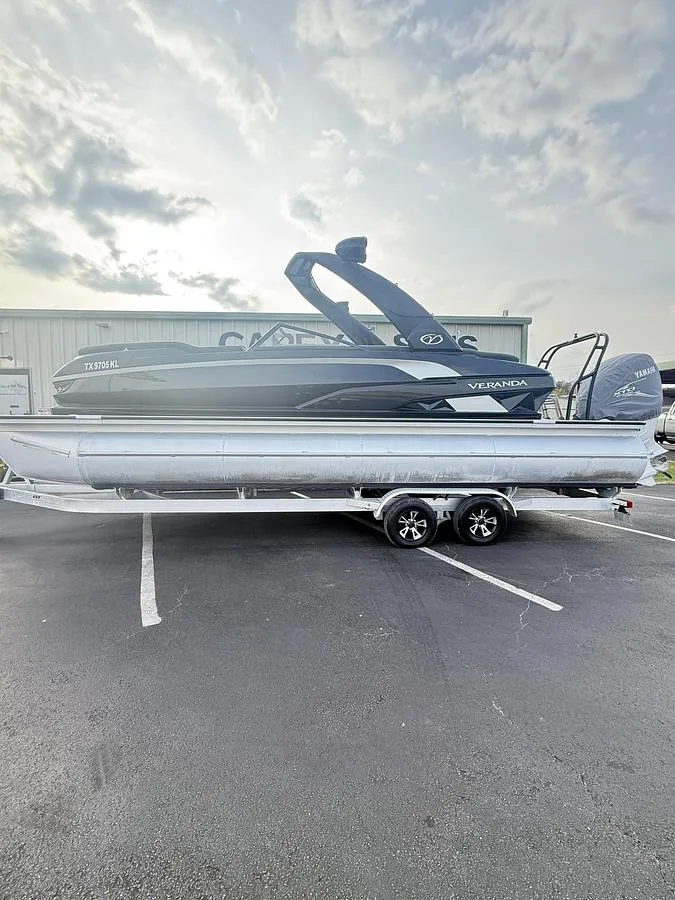 Slide: The Image of Veranda V One Tritoon 2022 - 11