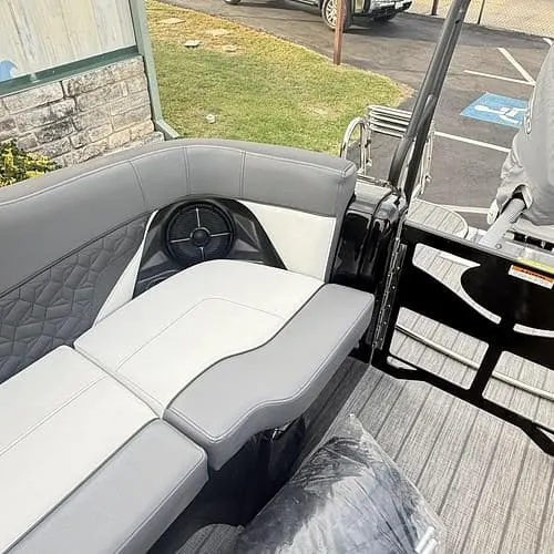 Slide: The Image of Veranda V One Tritoon 2022 - 25