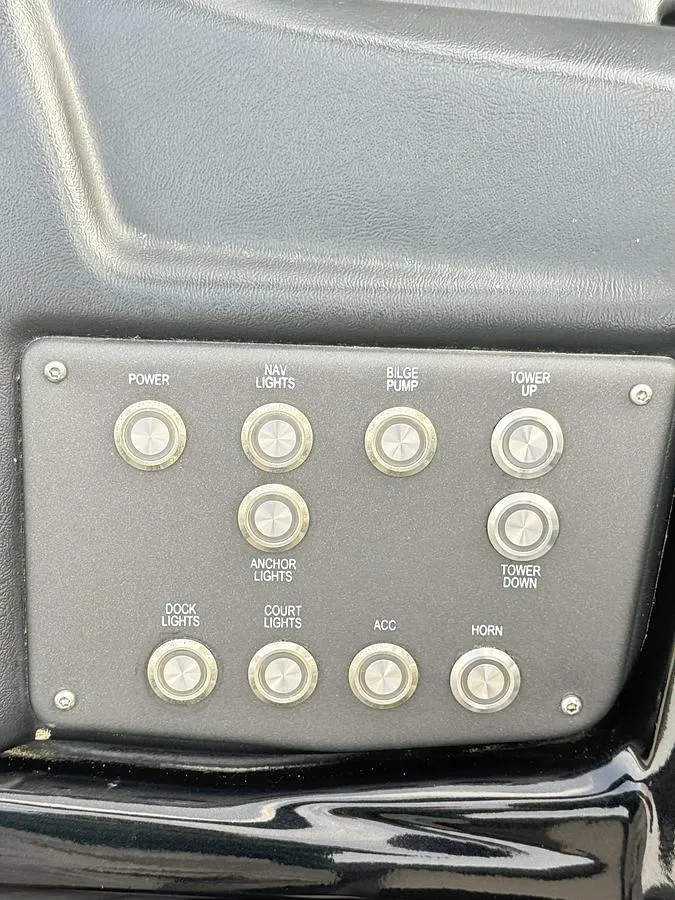 The Image of Veranda V One Tritoon 2022 - 0