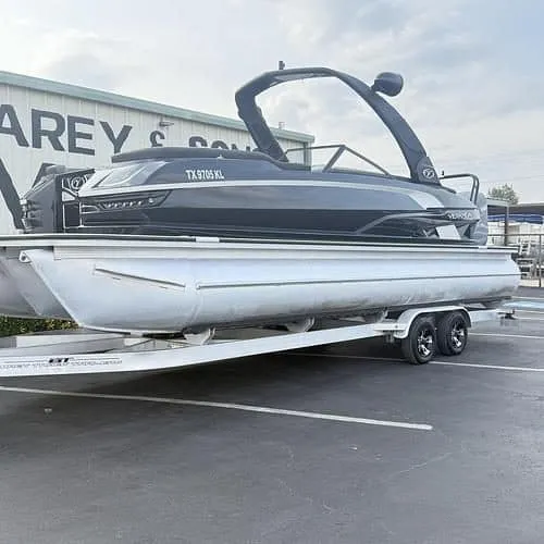 Slide: The Image of Veranda V One Tritoon 2022 - 22