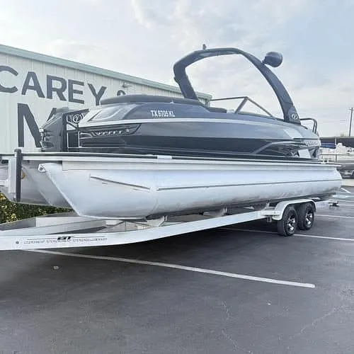Slide: The Image of Veranda V One Tritoon 2022 - 24