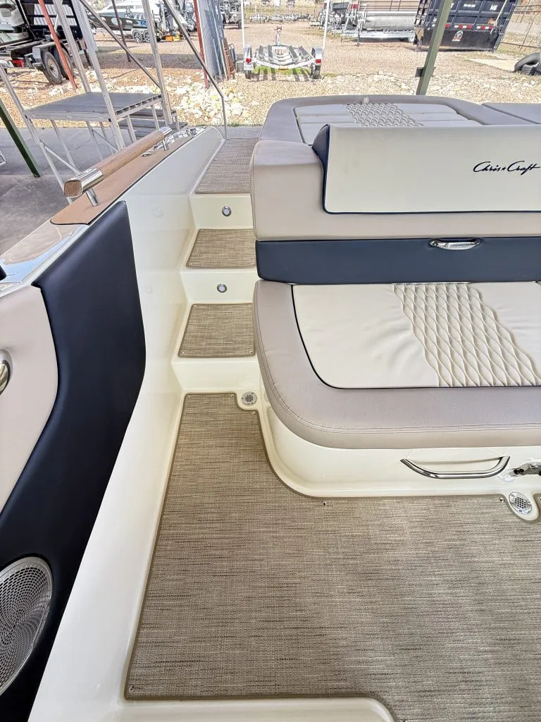 Slide: The Image of Chris-Craft SPORTSTER 25 MR 2026 - 15