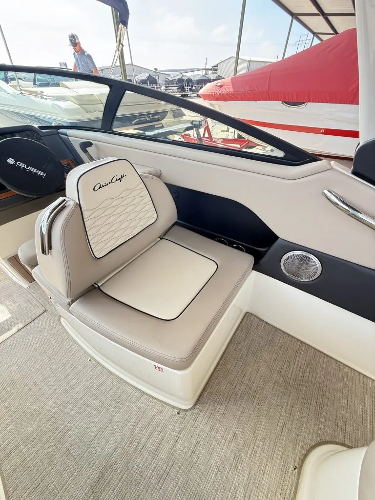 Slide: The Image of Chris-Craft SPORTSTER 25 MR 2026 - 17