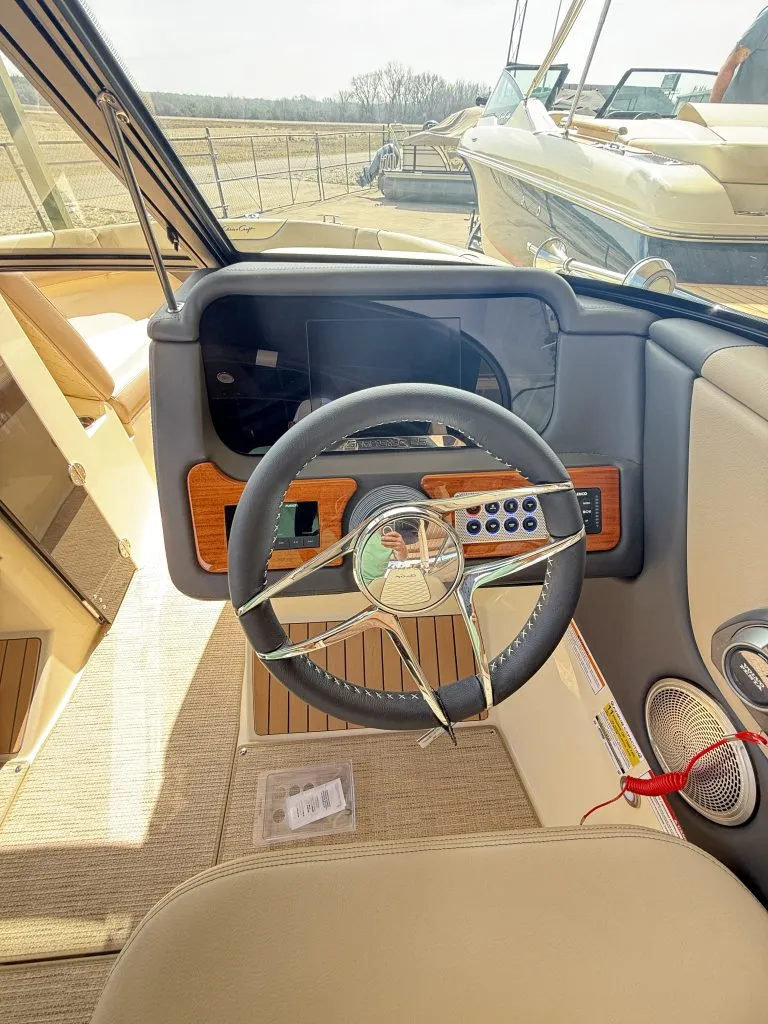 Slide: The Image of Chris-Craft SPORTSTER 25 MR 2026 - 21
