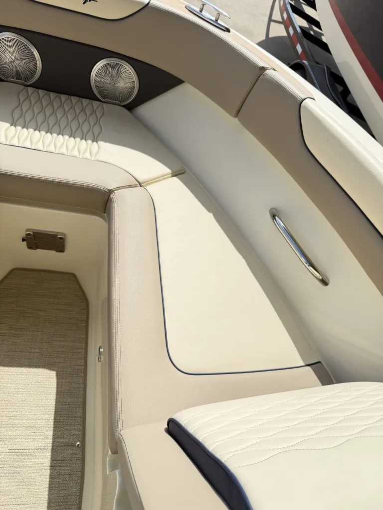 Slide: The Image of Chris-Craft SPORTSTER 25 MR 2026 - 30