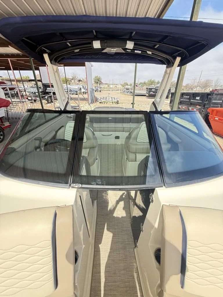Slide: The Image of Chris-Craft SPORTSTER 25 MR 2026 - 32