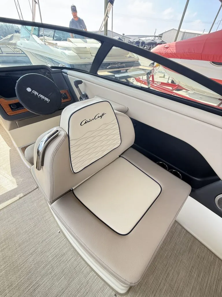 Slide: The Image of Chris-Craft SPORTSTER 25 MR 2026 - 18