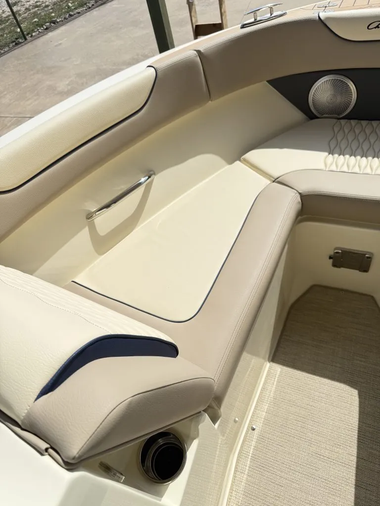 Slide: The Image of Chris-Craft SPORTSTER 25 MR 2026 - 29