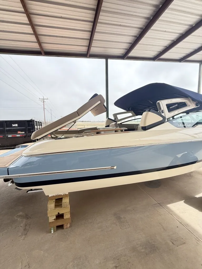 Slide: The Image of Chris-Craft SPORTSTER 25 MR 2026 - 7