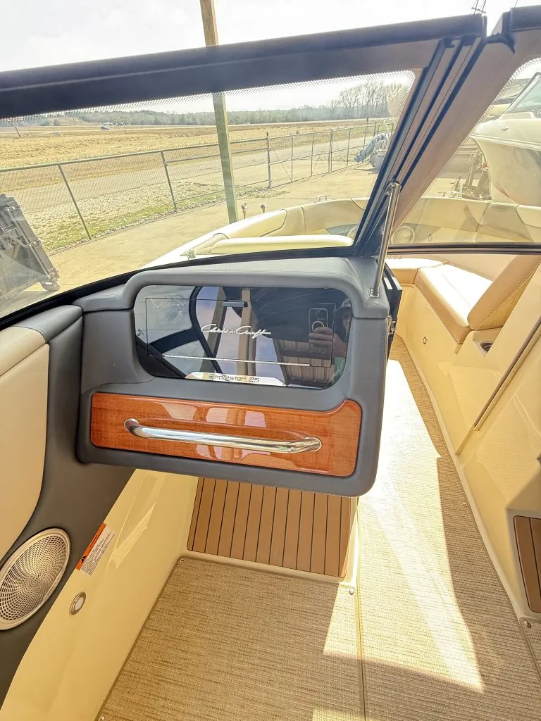 Slide: The Image of Chris-Craft SPORTSTER 25 MR 2026 - 22