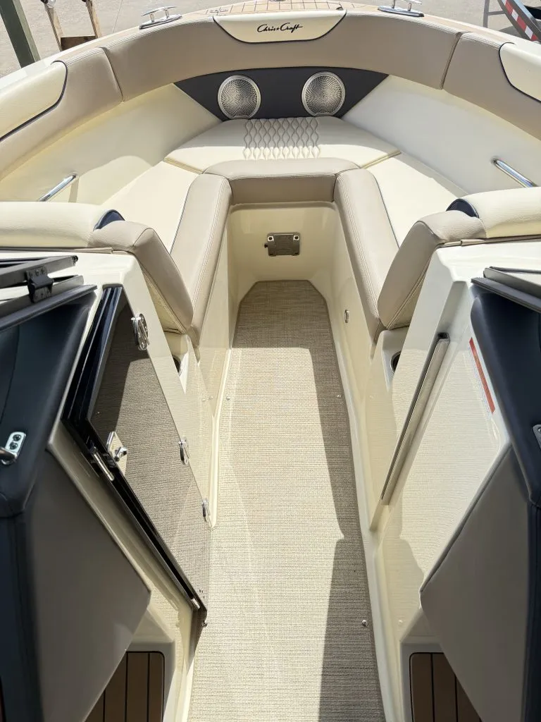 Slide: The Image of Chris-Craft SPORTSTER 25 MR 2026 - 28