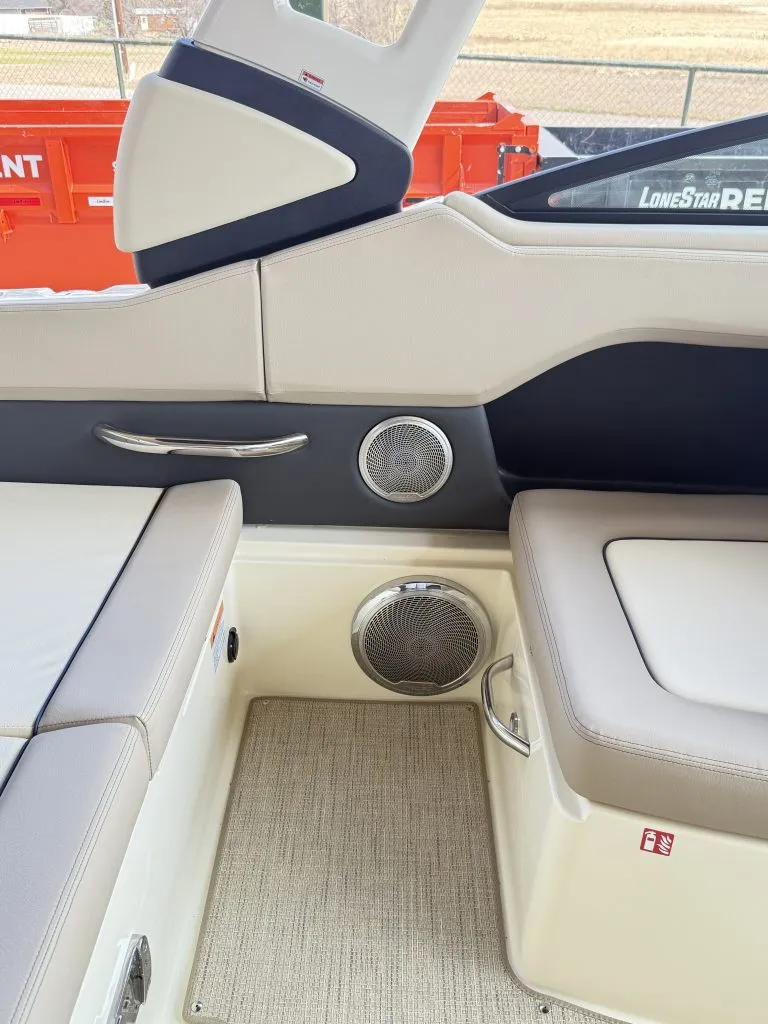 Slide: The Image of Chris-Craft SPORTSTER 25 MR 2026 - 37