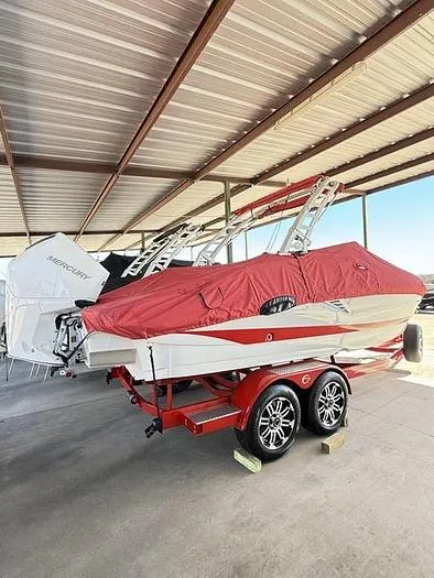 Slide: The Image of Crownline Boats 250 XSS Bowrider 2024 - 8