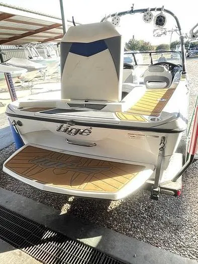 Slide: The Image of Tigé R20 Bowrider 2014 - 5