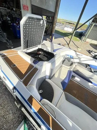 The Image of Tigé R20 Bowrider 2014 - 0
