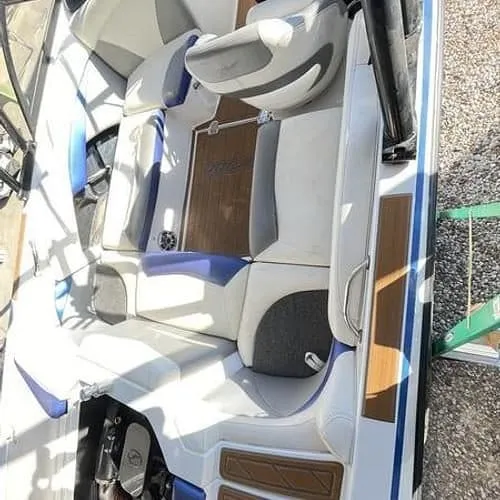 Slide: The Image of Tigé R20 Bowrider 2014 - 16