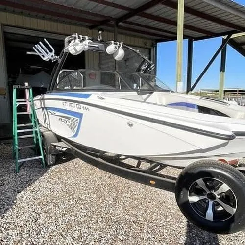 Slide: The Image of Tigé R20 Bowrider 2014 - 13