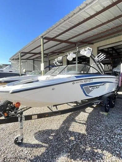 Slide: The Image of Tigé R20 Bowrider 2014 - 3
