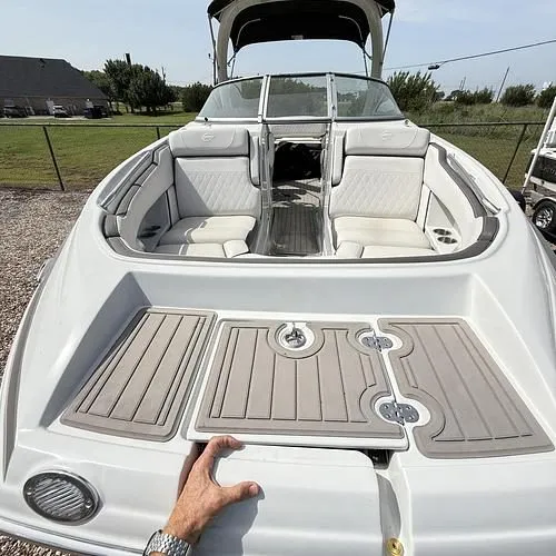 Slide: The Image of Crownline Boats E255 Bowrider 2022 - 10