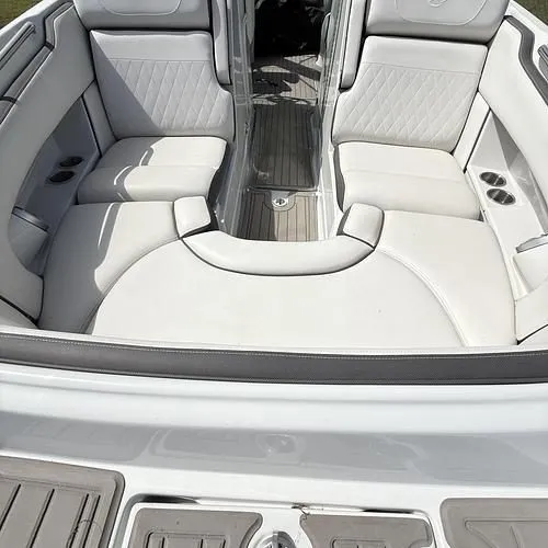 Slide: The Image of Crownline Boats E255 Bowrider 2022 - 22